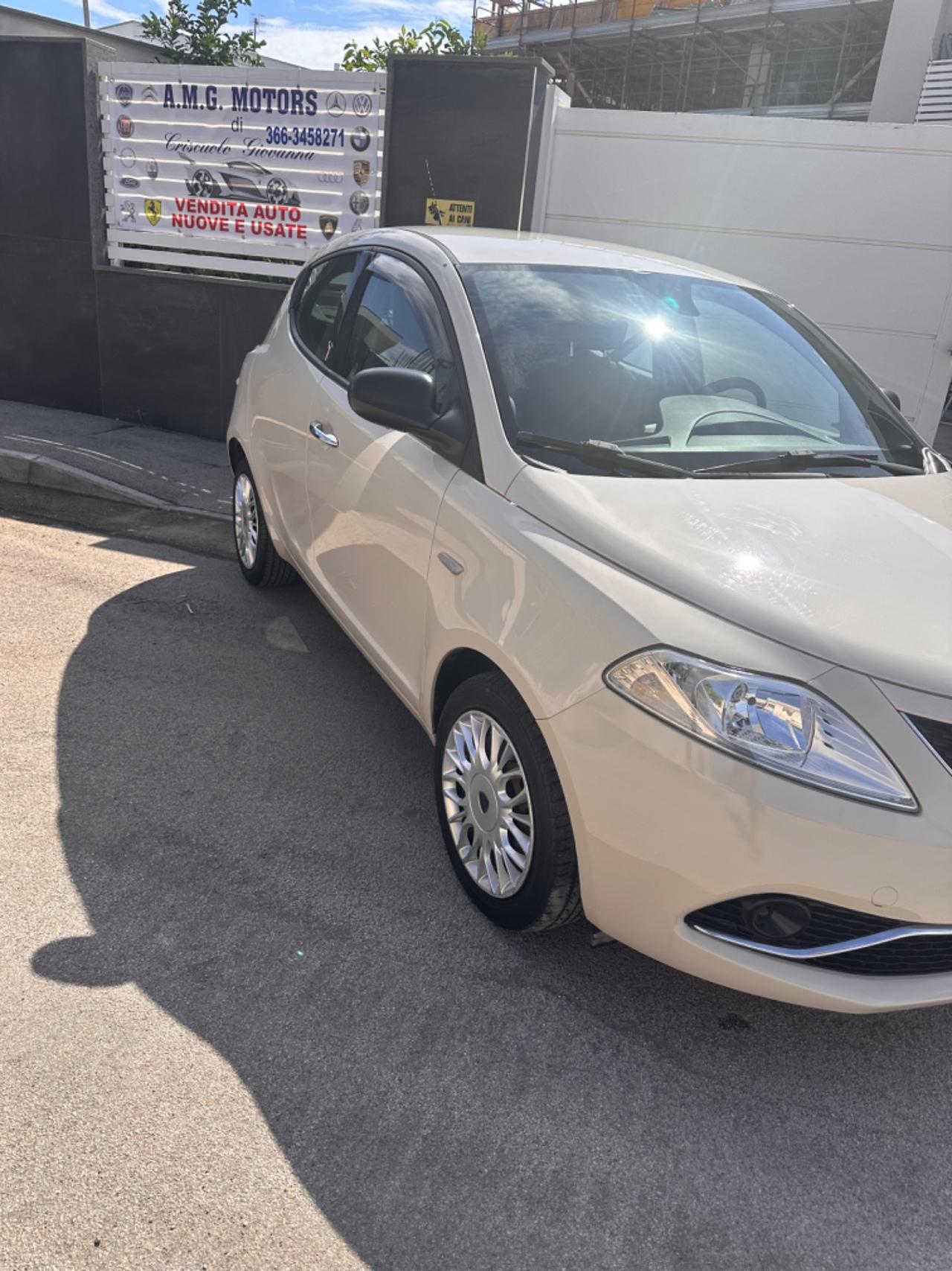 Lancia Ypsilon 1.2 69 CV 5 porte Silver