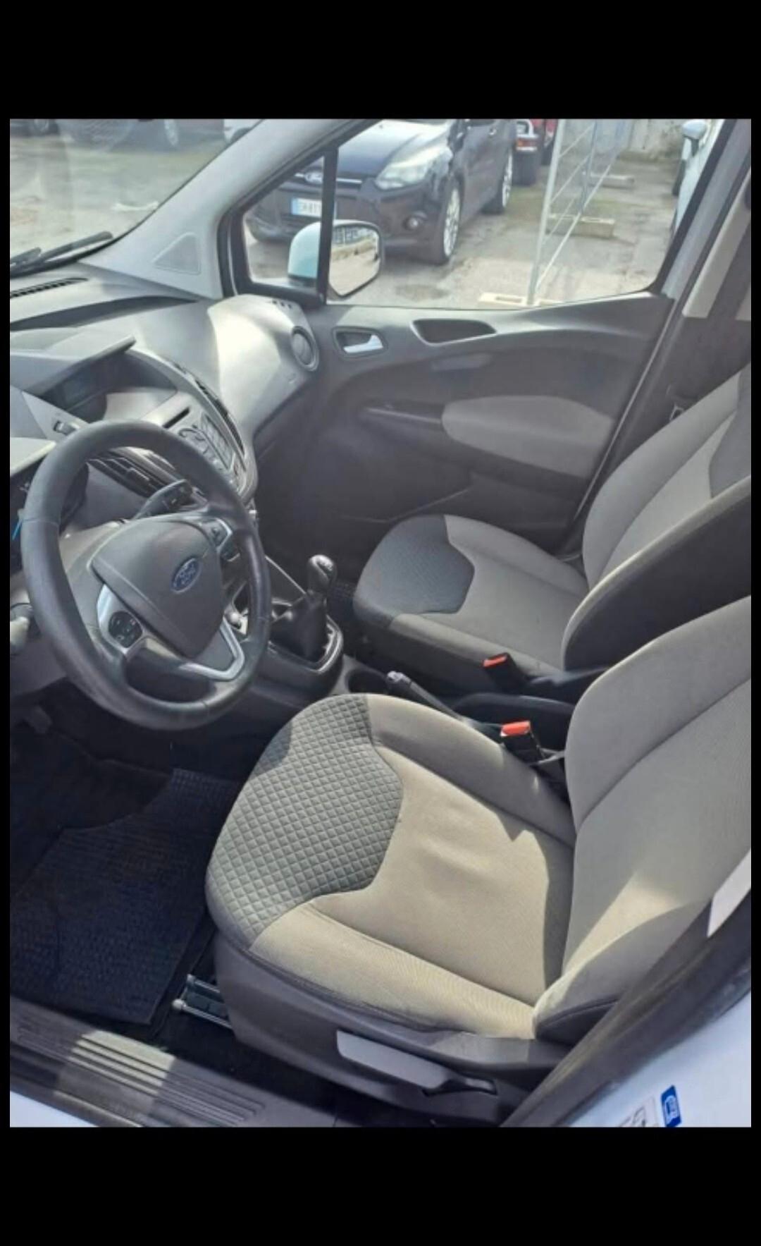 Ford Tourneo Courier 1.0 EcoBoost 100 CV Titanium