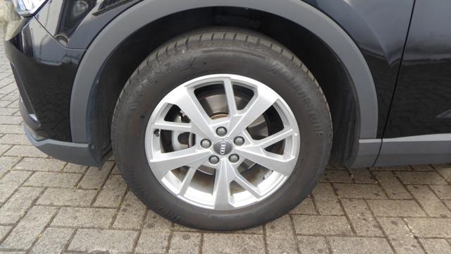 AUDI Q3 35 TFSI Business