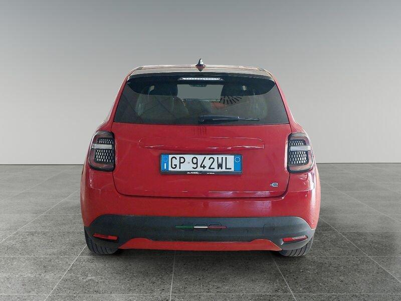 FIAT 600e - Red