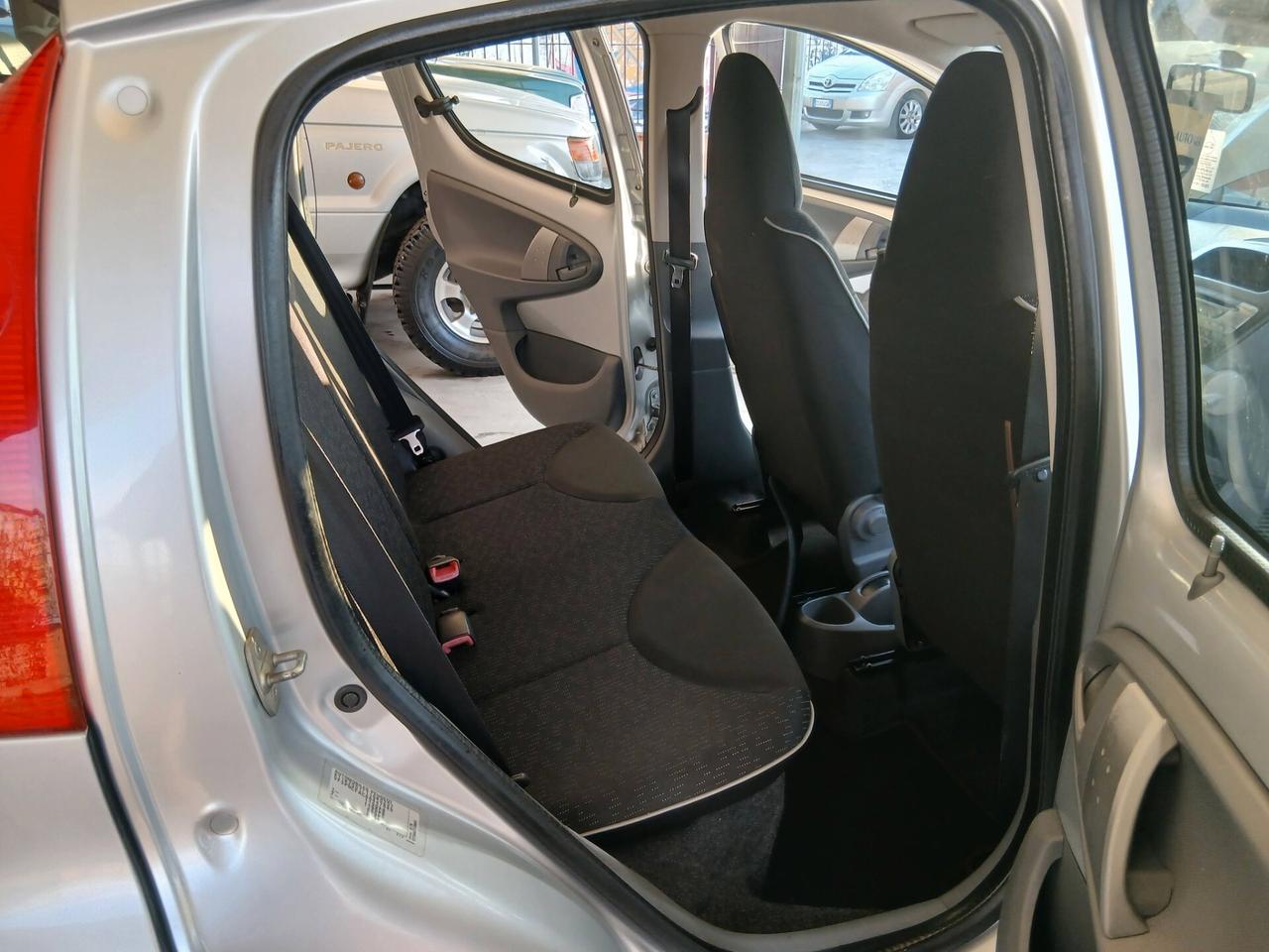 Peugeot 107 1.0b 5p solo km132000 full 10