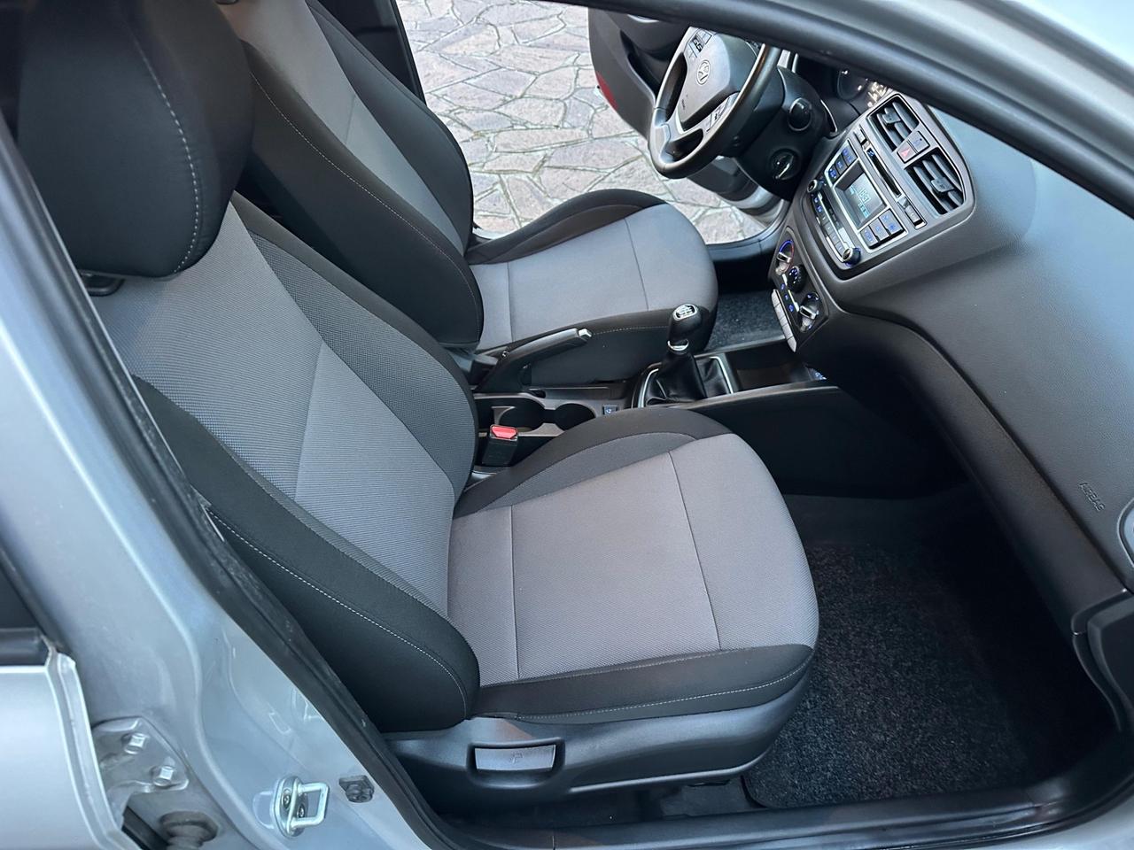 Hyundai i20 1.2 5 porte Econext Blackline