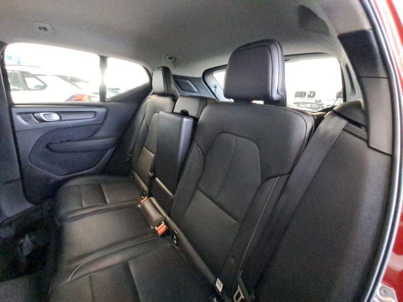 Volvo XC40 2.0 D4 MOMENTUM AWD GEARTRONIC