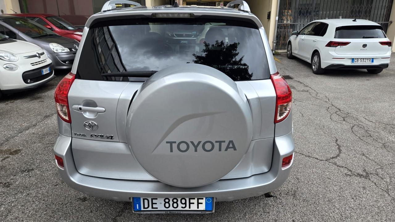 Toyota RAV 4 2.2 D-4D 177 CV Luxury 4x4