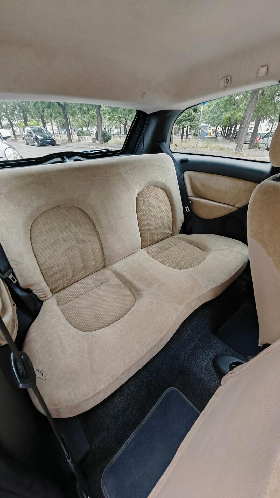 Lancia Ypsilon 1.2 16V Platino