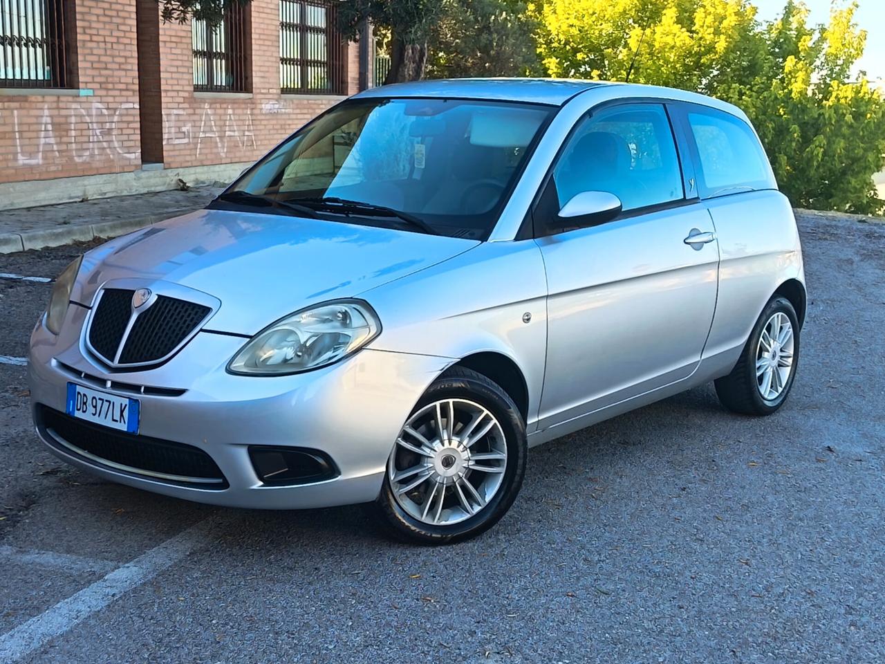Lancia Ypsilon 1.3 MJT 75 CV NEOPATENTATI