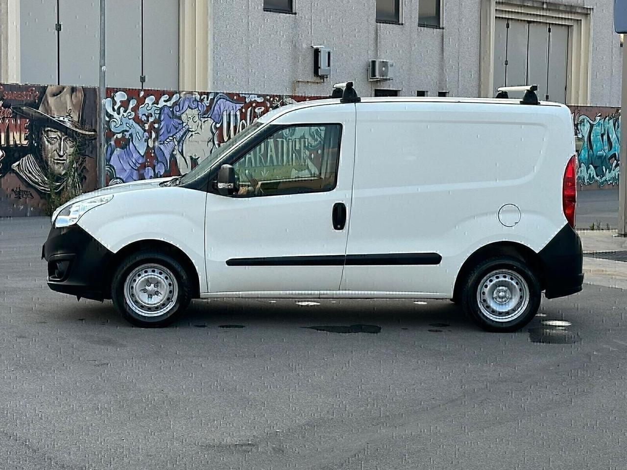 OPEL COMBO ANNO 2017 PRONTO ALL'USO! SUPER PREZZO!