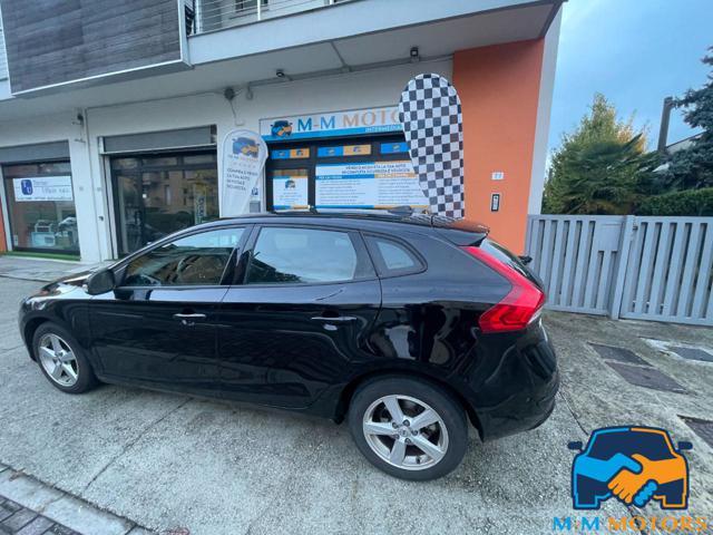 VOLVO V40 Kinetic con 12 mesi garanzia