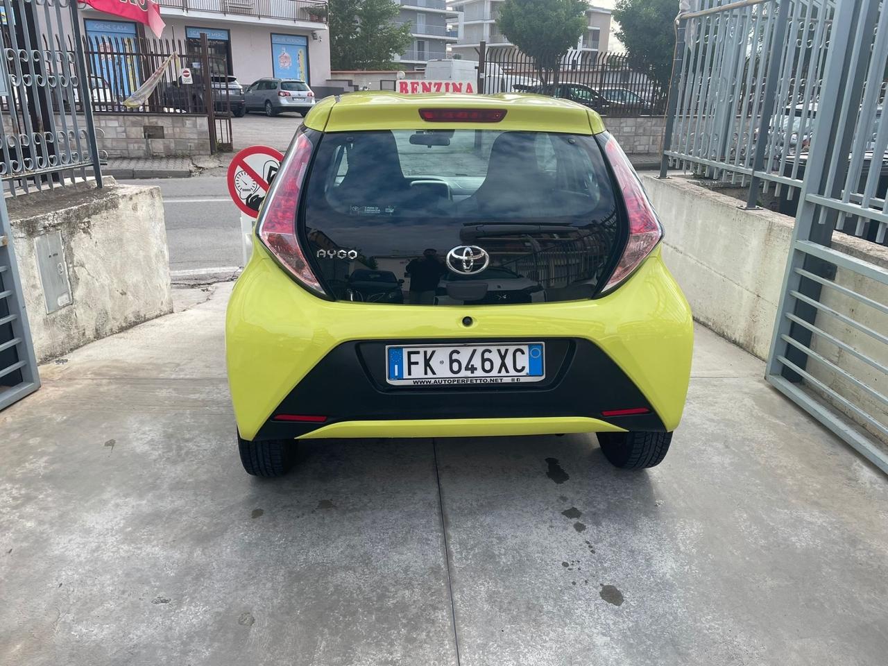 Toyota Aygo 1.0 VVT-i 69 CV 5 porte x-business
