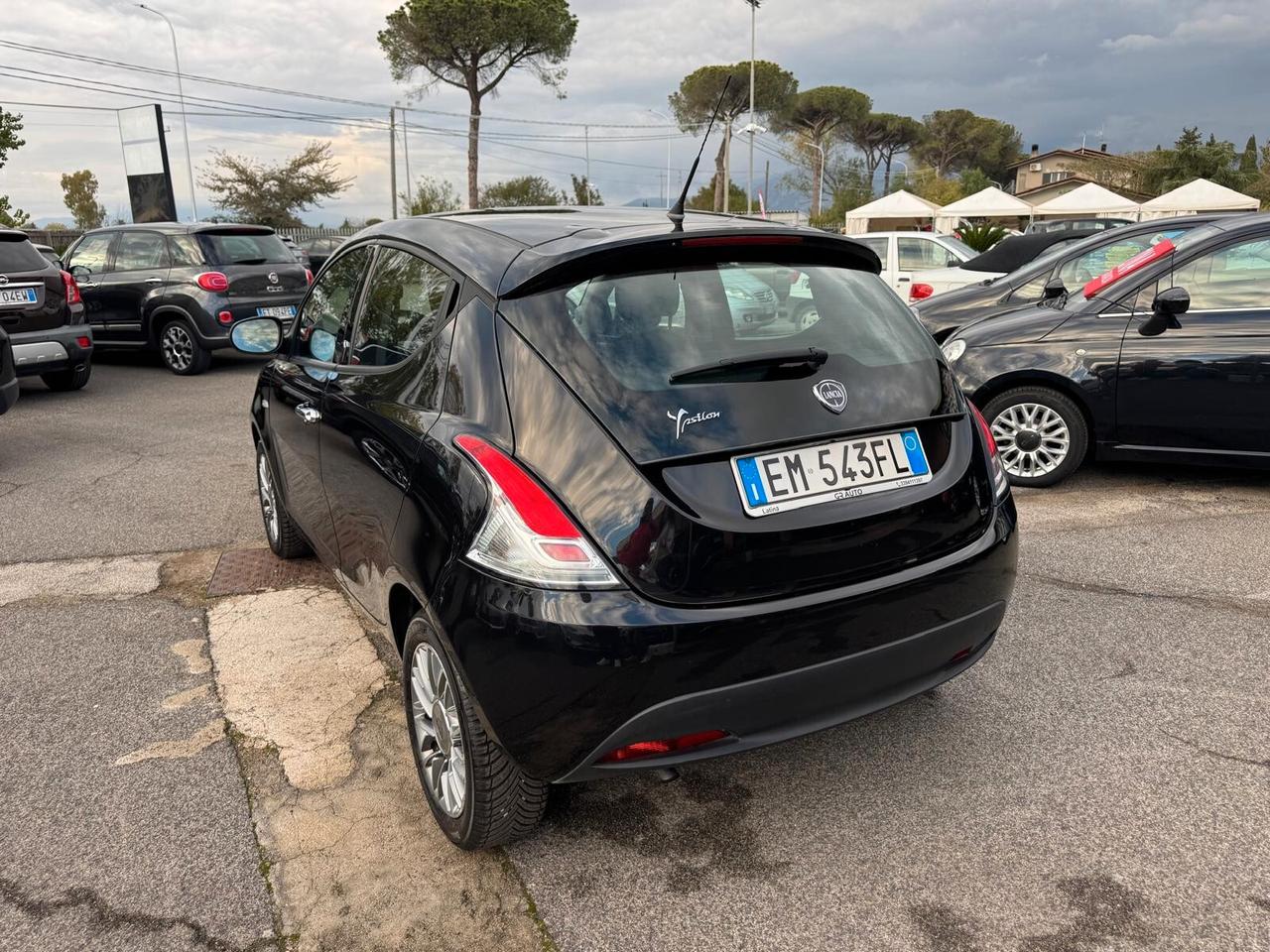 Lancia Ypsilon 0.9 TWINAIR 85CV DFN AUTOM GOLD 2012