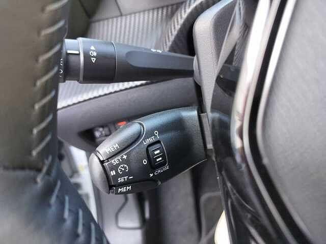 Peugeot 2008 motore elettrico 136 CV Allure *KM Ø*