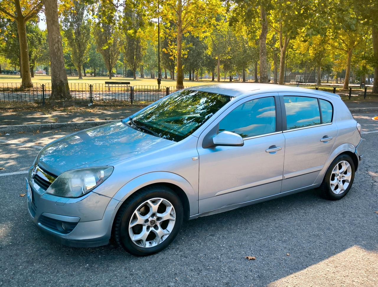 Opel Astra 1.6 16V Twinport 5 porte Cosmo