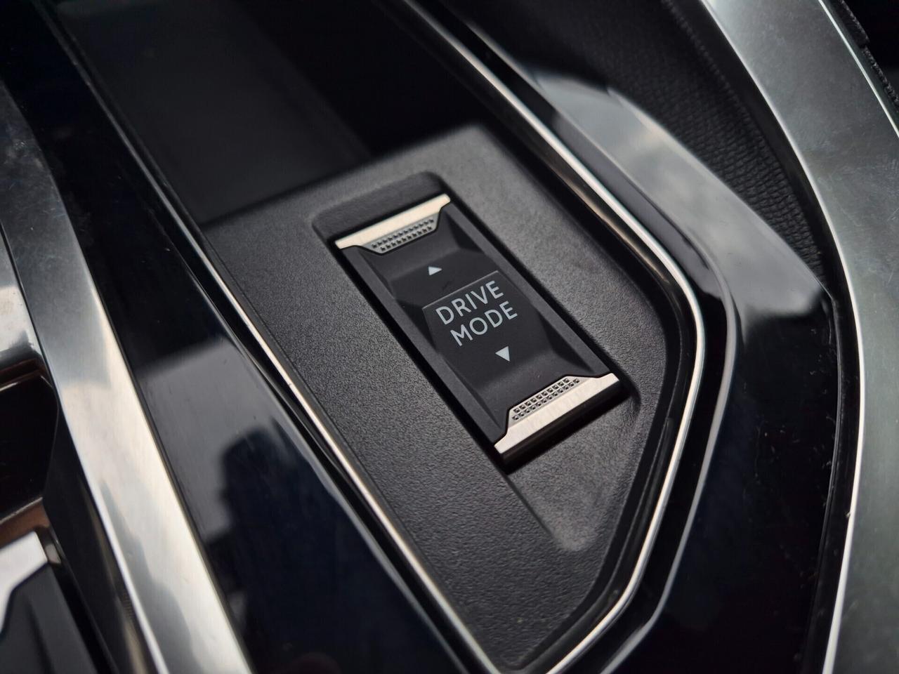 Peugeot 3008 1.5 BLUEHDI ALLURE 130CV EAT8 *24 MESI DI GARANZIA* LED RETROCAM. 360° VETRI PRIVACY CRUISE CONTROL DRIVE MODE