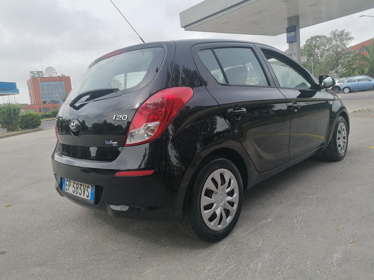 Hyundai i20-1.2 Benzina-LUCI LED*NEOPATENTATI*2013-