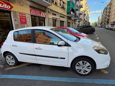 Renault Clio 1.2 16V 5 porte Yahoo! OK NEOPATENTATI