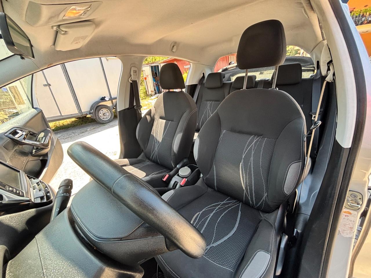 Peugeot 208 1.4 HDi 68 CV 5 porte Allure