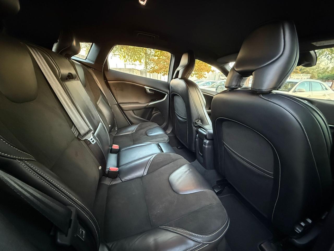 Volvo V40 D2 R-DESIGN
