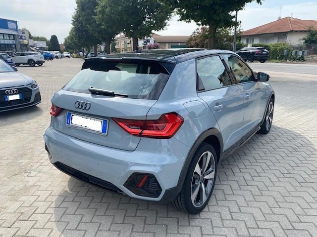Audi A1 Citycarver 1.0 Identity Contrast 110cv s-tronic Occasione!