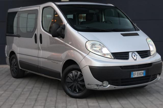 RENAULT Trafic 2.0 dCi/115 Passenger 8 Posti