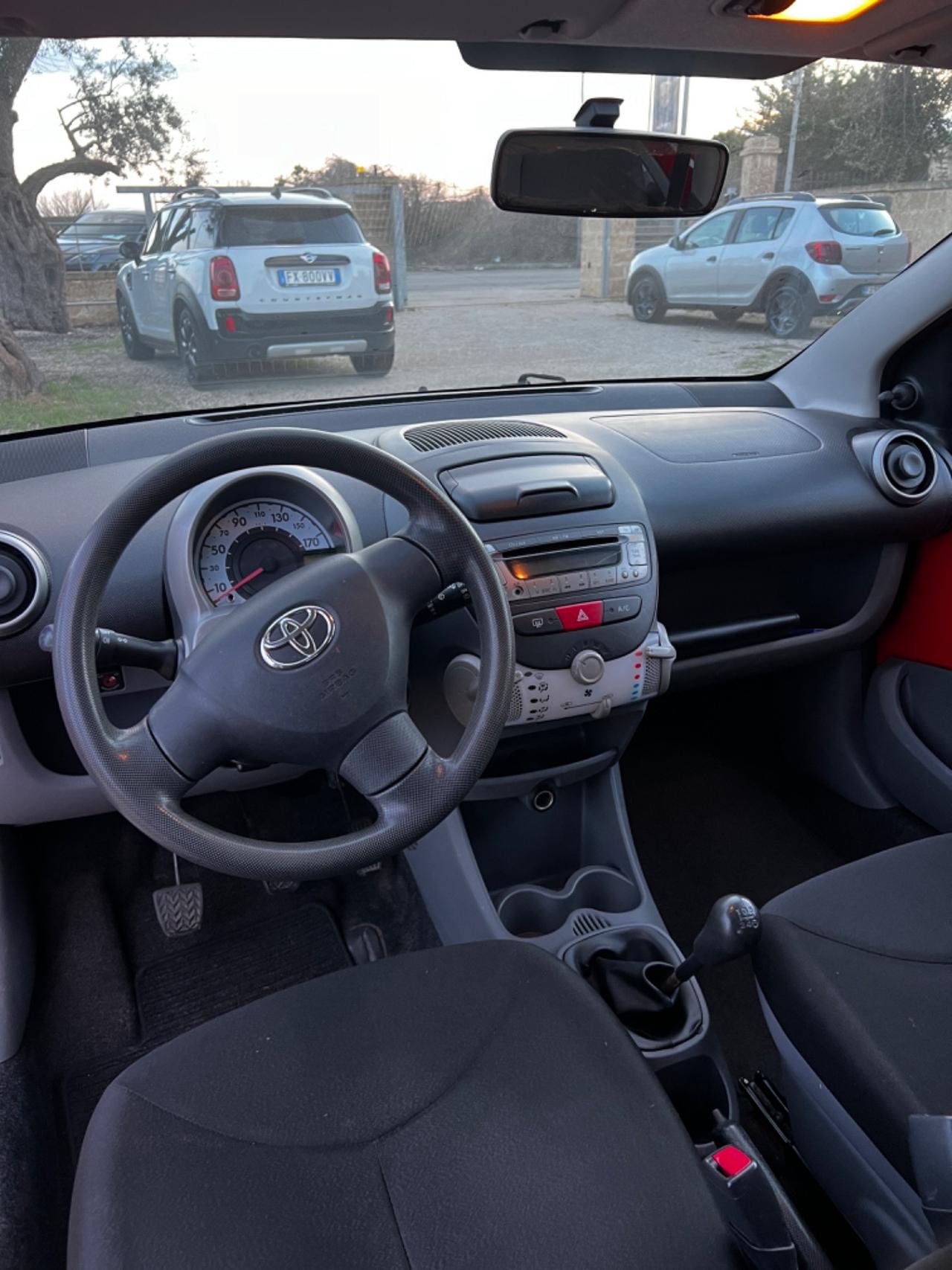 Toyota Aygo 1.0 12V VVT-i 5 porte Sol Connect soli 120000 km ufficiali !!!