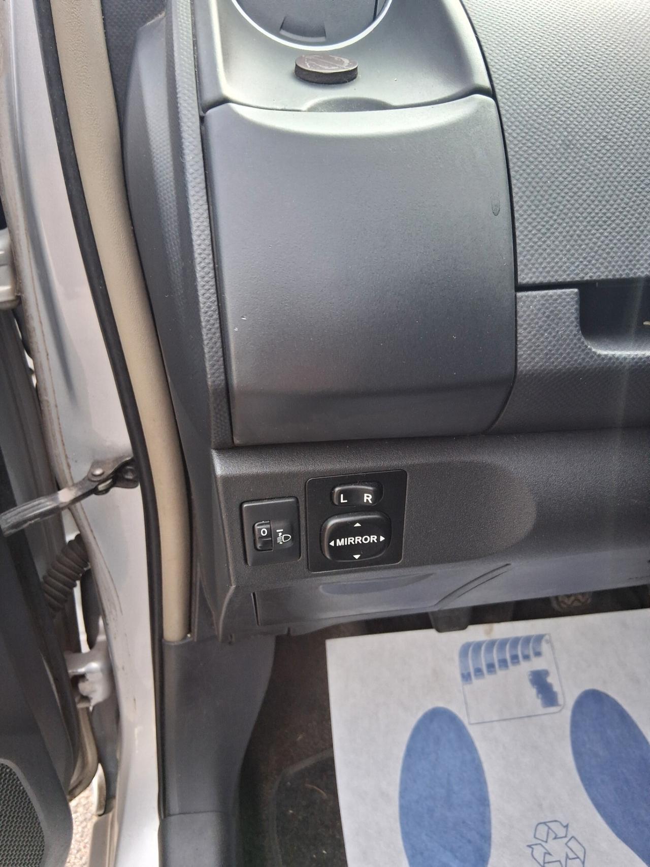 Toyota Yaris 1.0 5 porte Sol