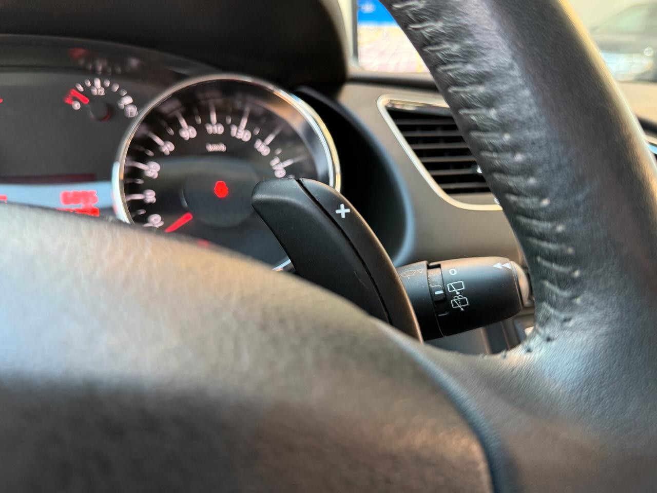 Peugeot 3008 1.6 eHDi AUTOMATIC NAVI LED - 2015