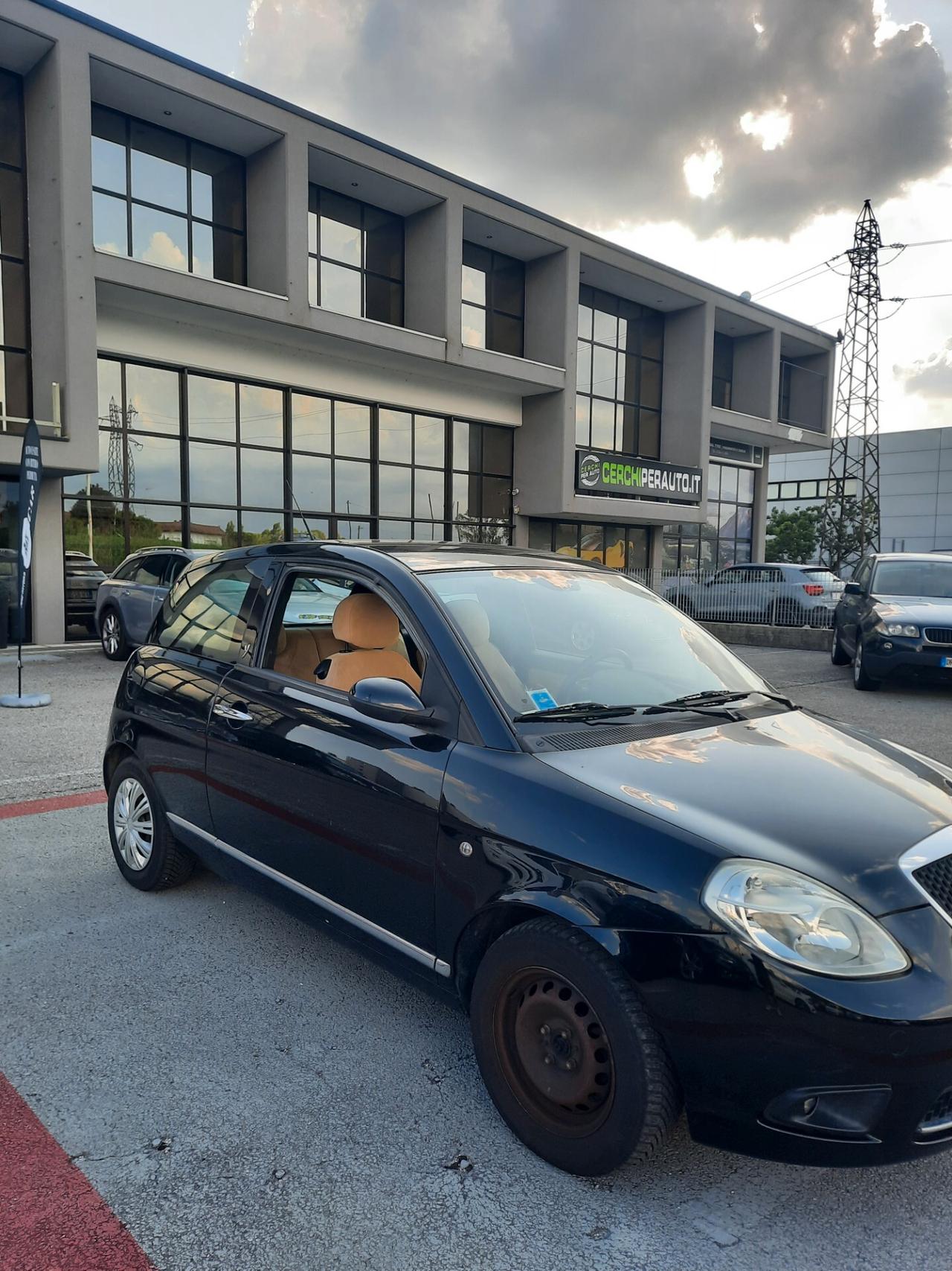 Lancia Ypsilon 1.2 Platino OK NEOPATENTATI