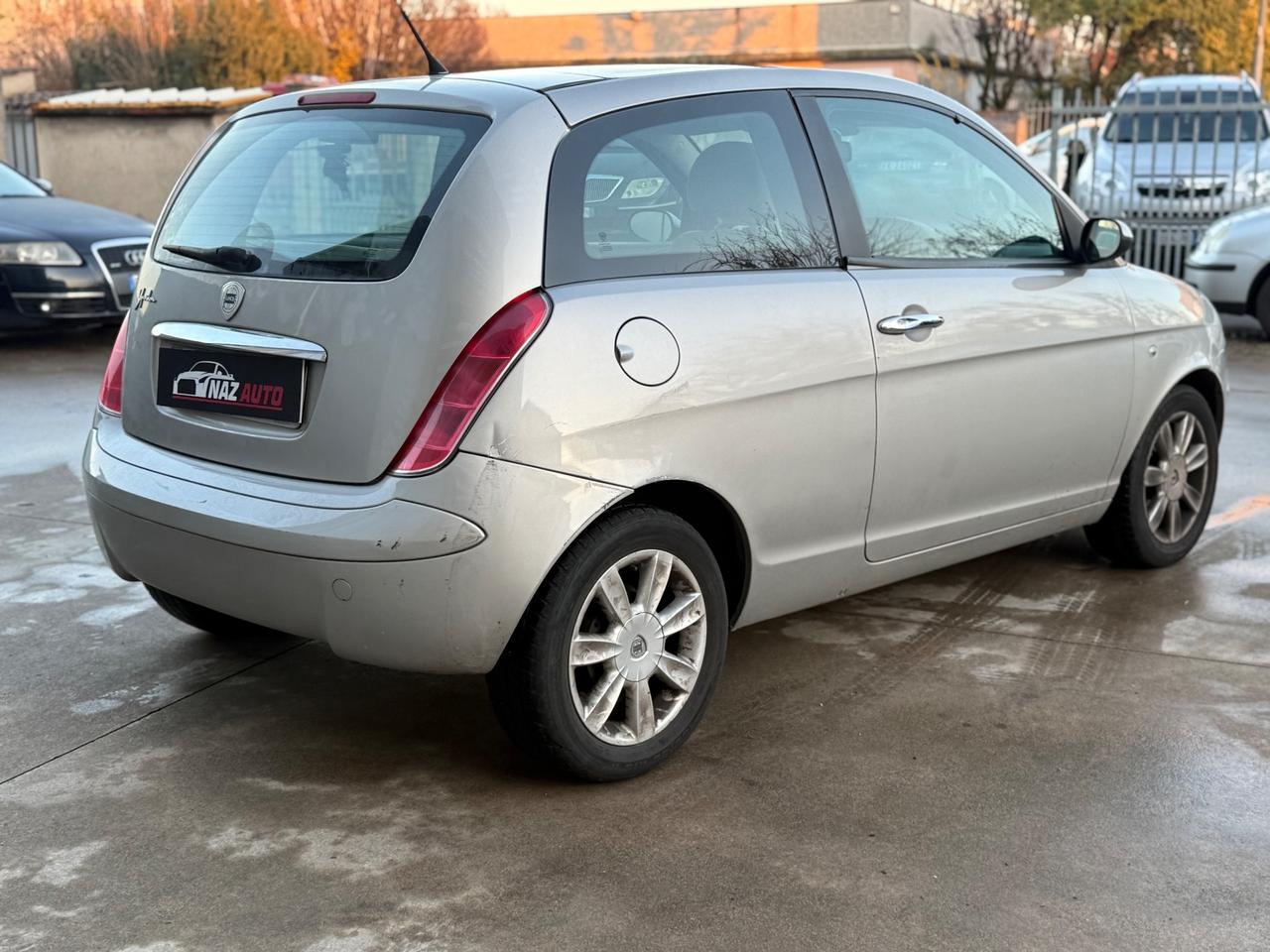 Lancia Ypsilon 1.2 16V Platino