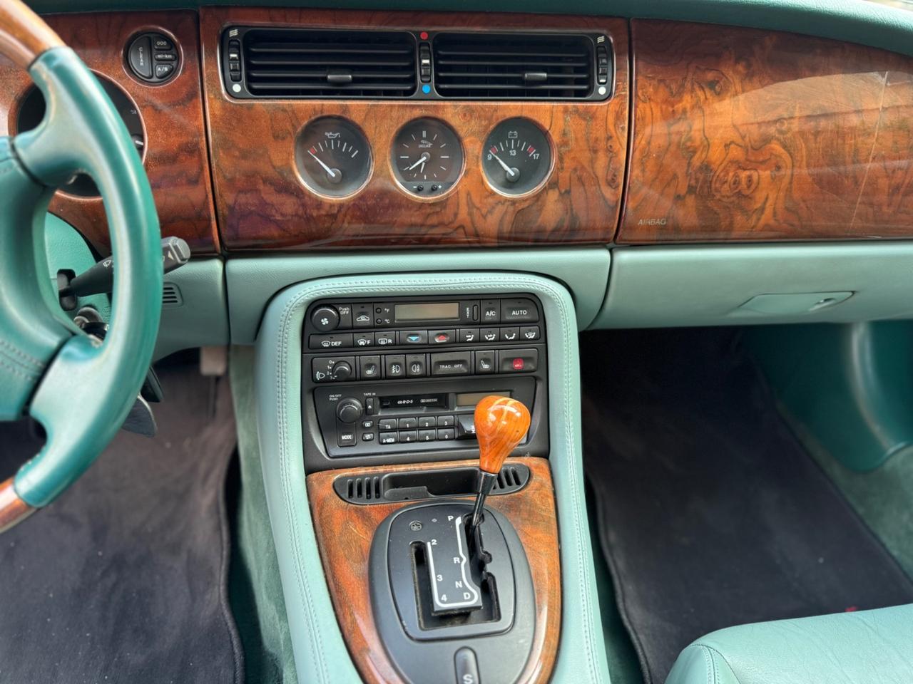 Jaguar XK8 - 4.0 V8 - Verde su Verde