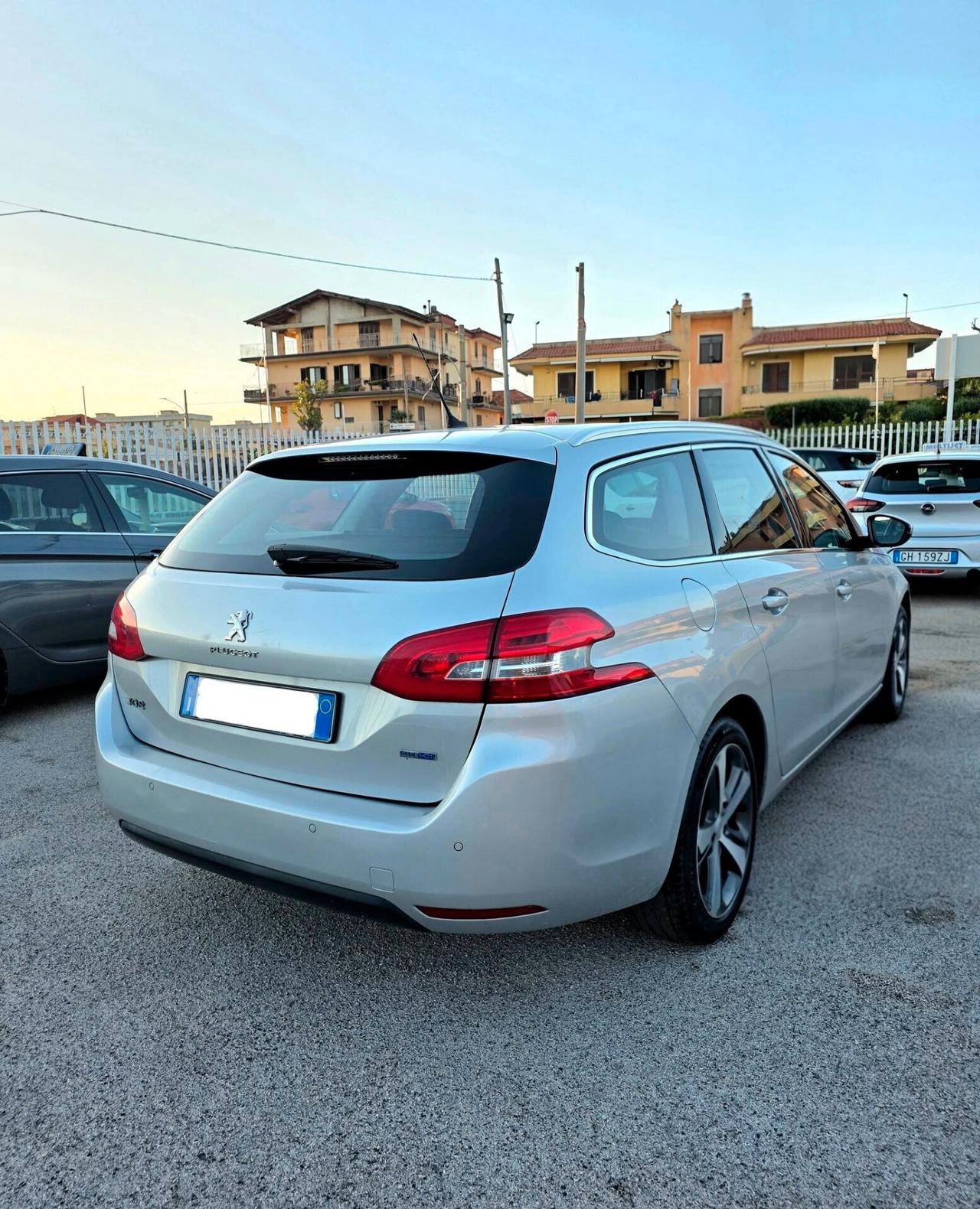Peugeot 308 BlueHDi 120 S&S SW Allure