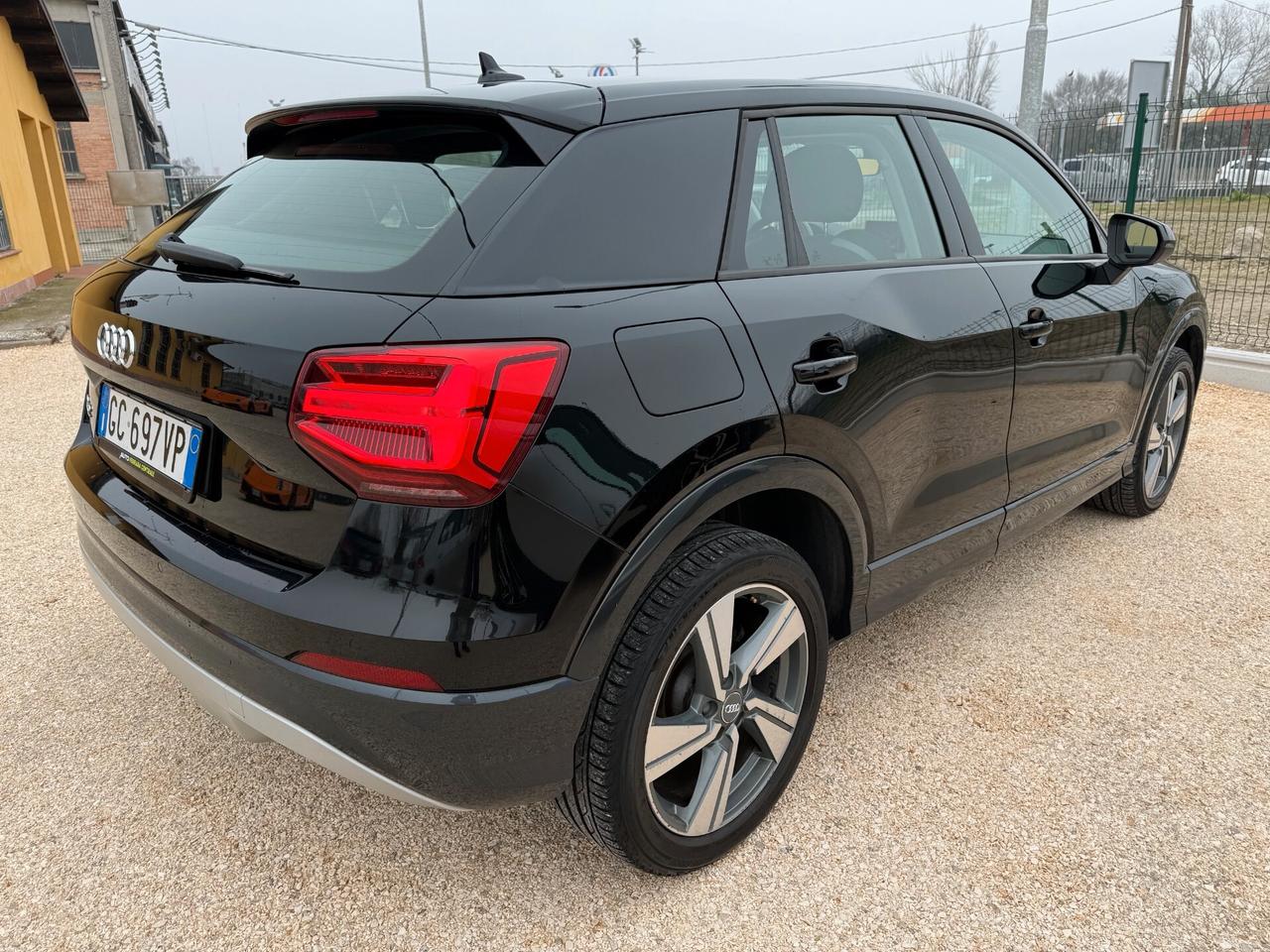 Audi Q2 30 TDI S tronic Identity Black 1.6 my20