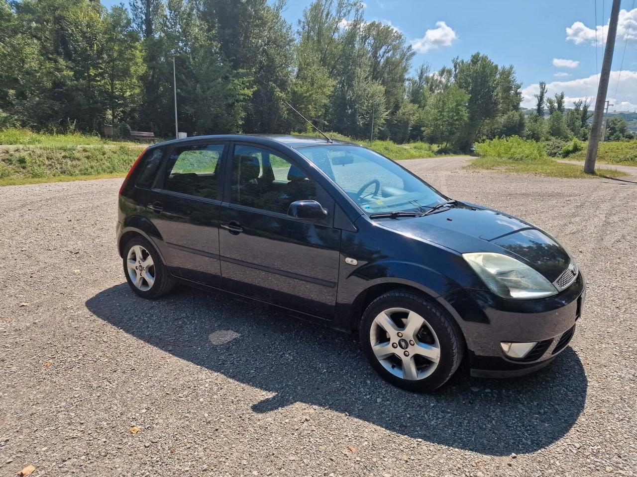 Ford Fiesta 1.4 TDCI 5P. Ghia, neopatentati