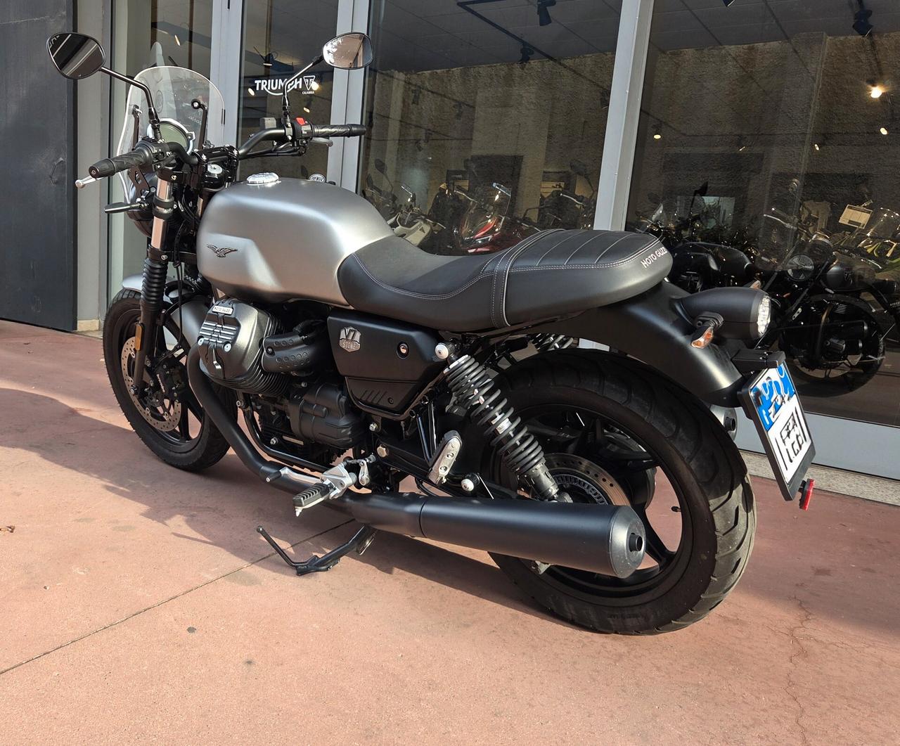 Moto Guzzi V7 Stone