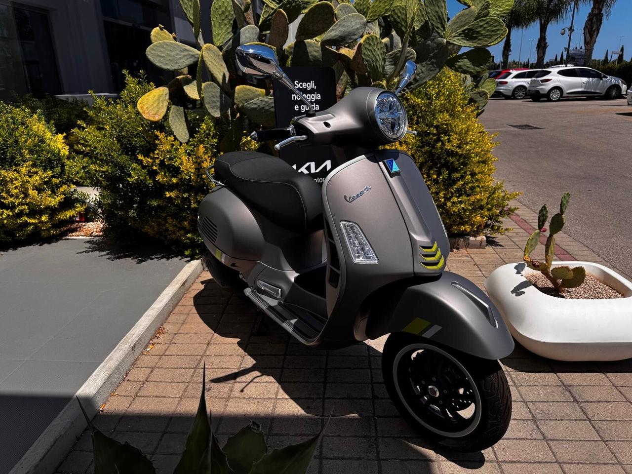 VESPA 300 GTS SUPER TECH KM0