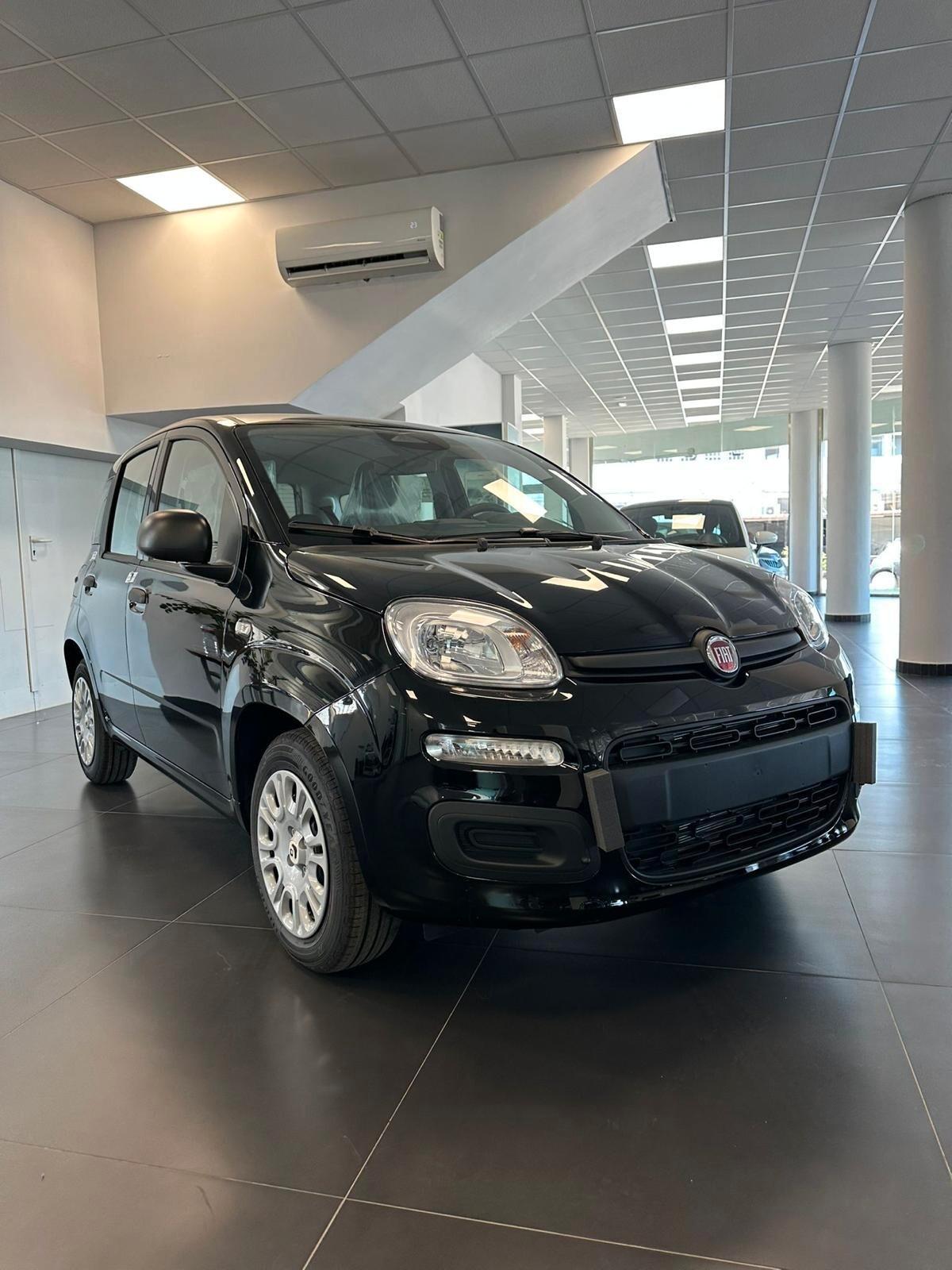 Fiat Panda 1.0 70 CV KM 0 disponibile Nero e bianca