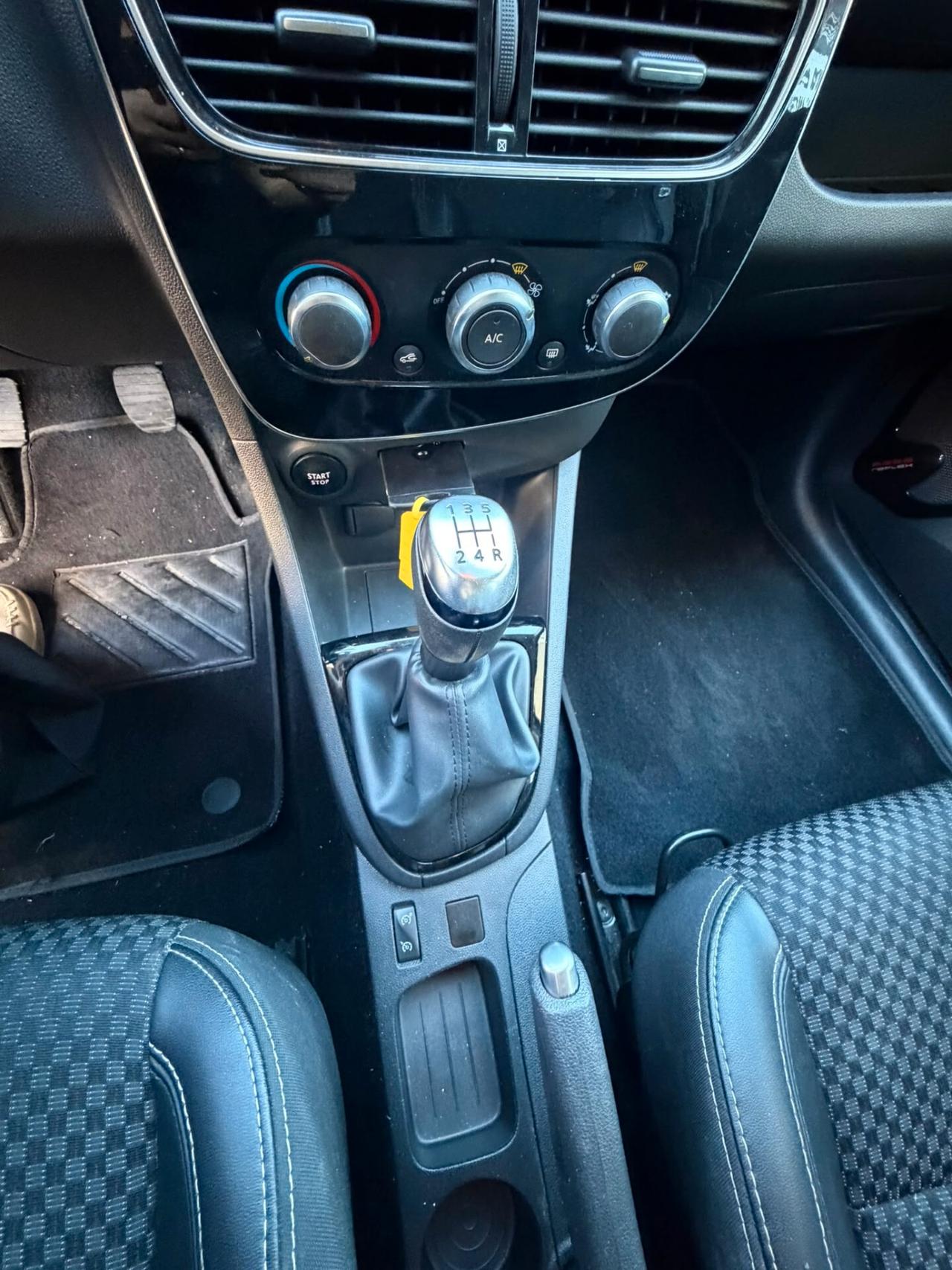 Renault Clio TCe 12V 90 CV GPL 5 porte Moschino Intens