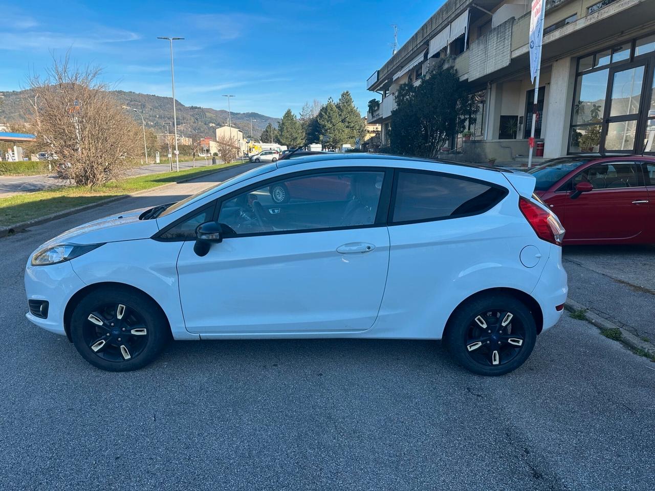Ford Fiesta 1.4 3 porte Bz.- GPL Black & White Edition ok neo patentati