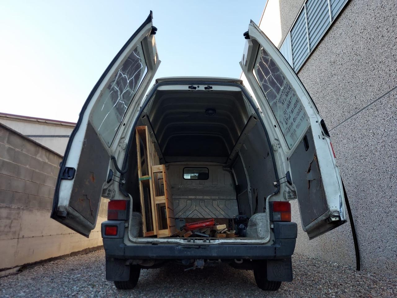 Volkswagen Transporter Base Alta 2.4 Diesel