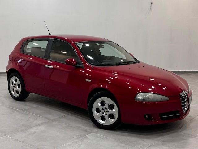 Alfa Romeo 147 1.9 JTD M-JET 16V 5 porte Black Line