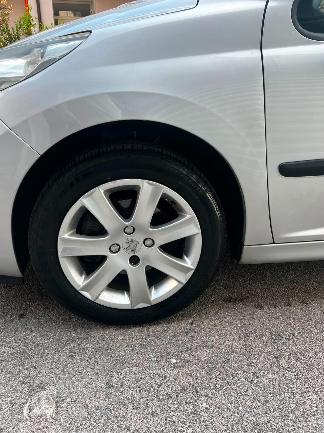 Peugeot 207 1.6 HDi 90CV 5p. XS