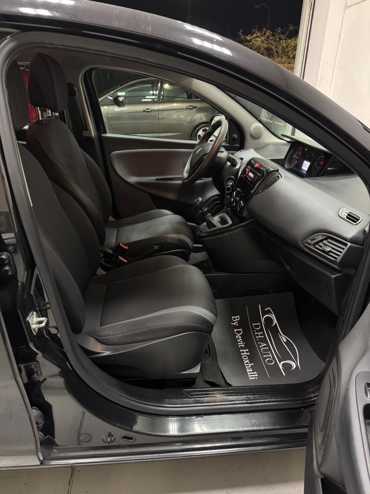 Lancia Ypsilon 1.2 69 CV 5 porte Platinum