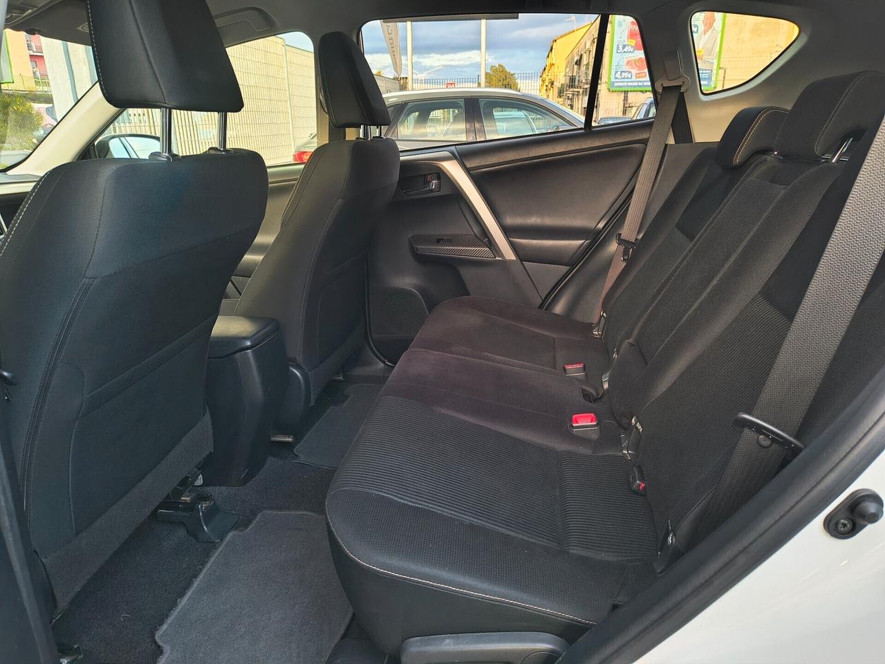 TOYOTA RAV4 2.2 DIESEL UNICOPROPRIETARIO LOUNGE