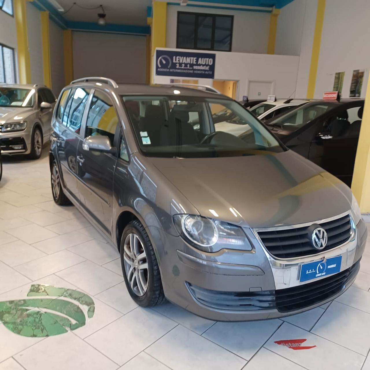 7 POSTI TOURAN 1.9 TDI PERFETTO CON GANCIO DI TRAINO