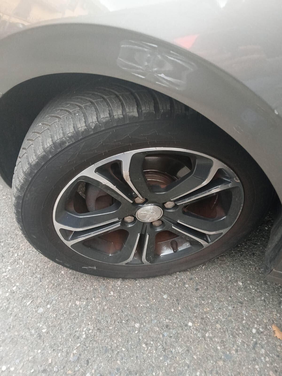 Peugeot 208 1.4 HDi 68 CV 3 porte Access