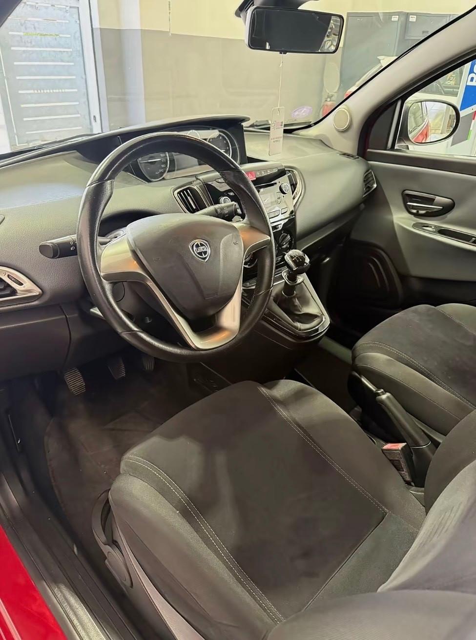 Lancia Ypsilon
