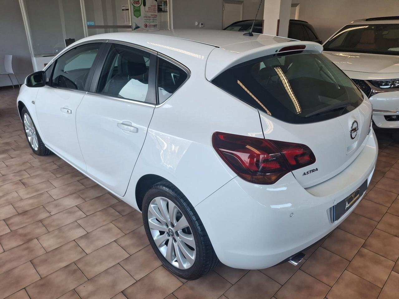 Opel Astra 5p 1.4 t Cosmo 140cv