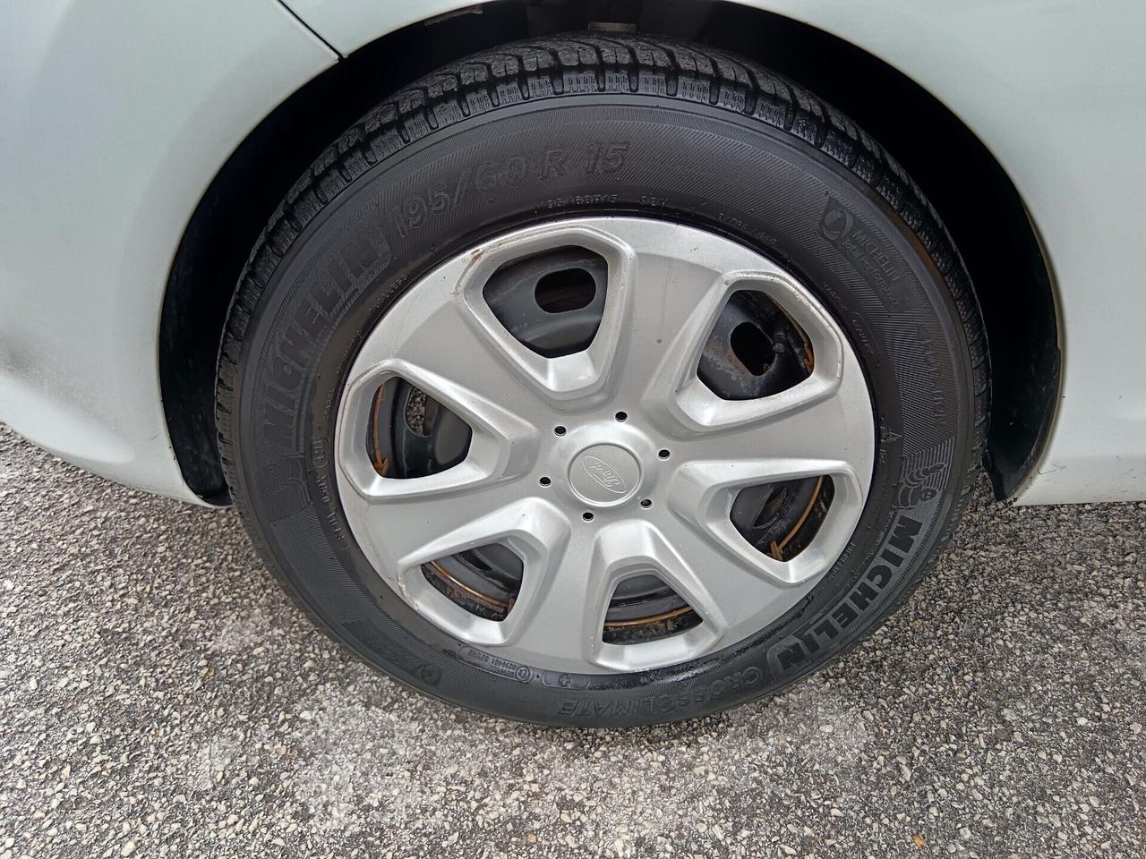 Ford Fiesta 1.4 TDCI 68CV AUTOCARRO 2 POSTI