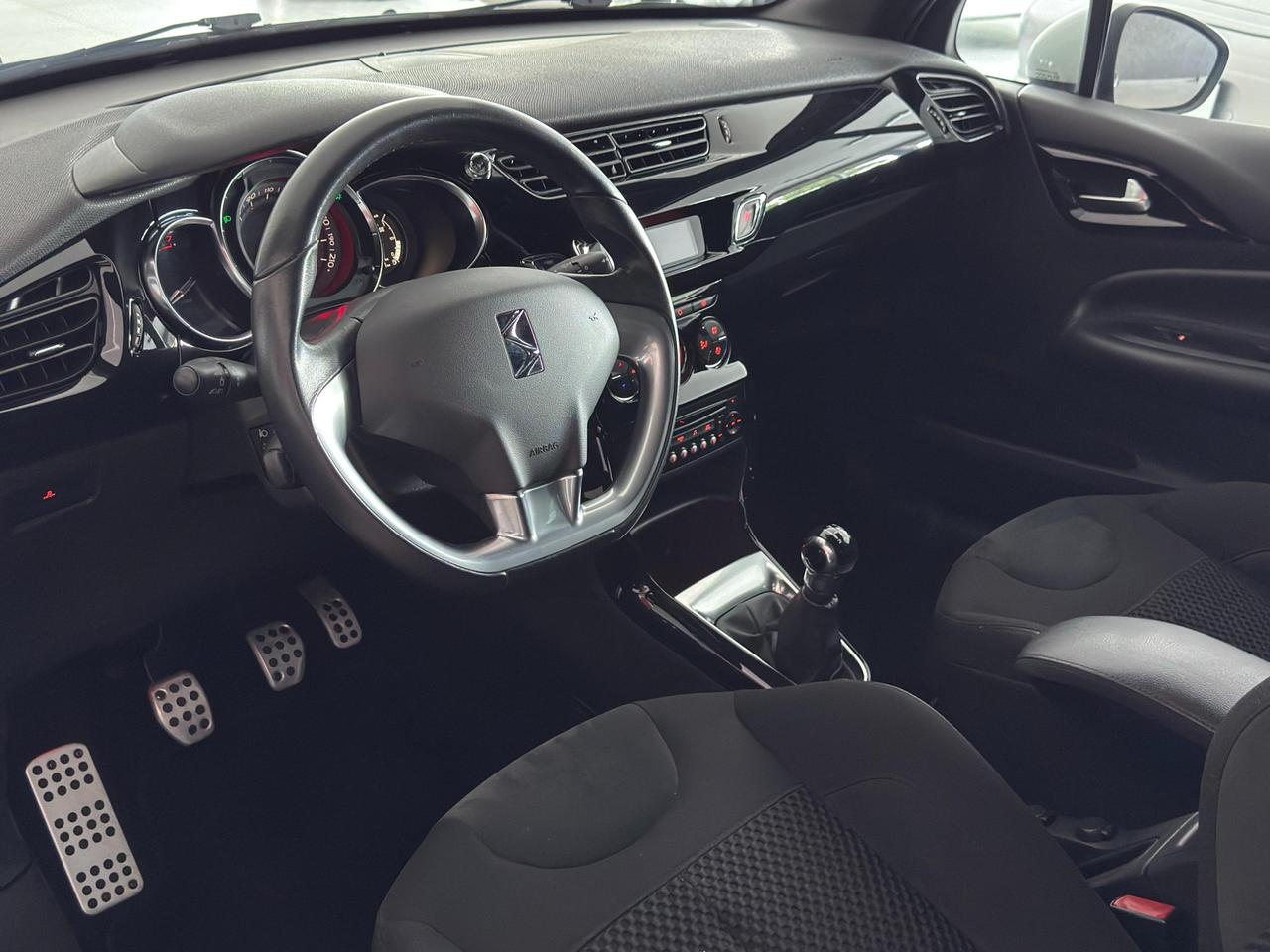 Citroen DS3 1.2 e-vti airdream So Chic 82cv etg
