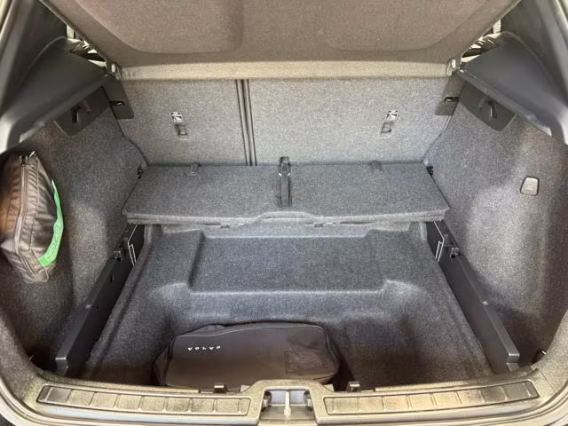 VOLVO XC40 T2 automatico Mod 2023 Car Play