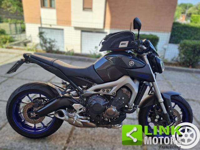 YAMAHA MT-09 .